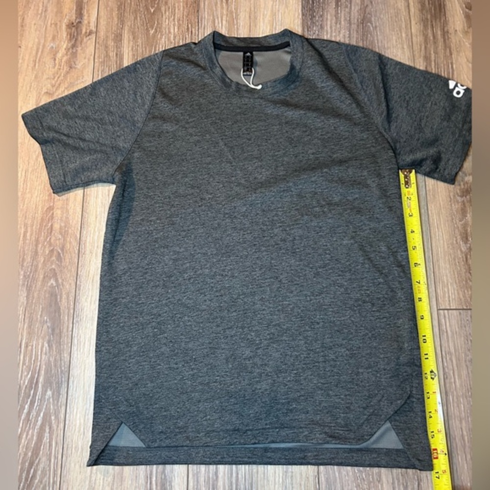 Mens adidas t shirt size S